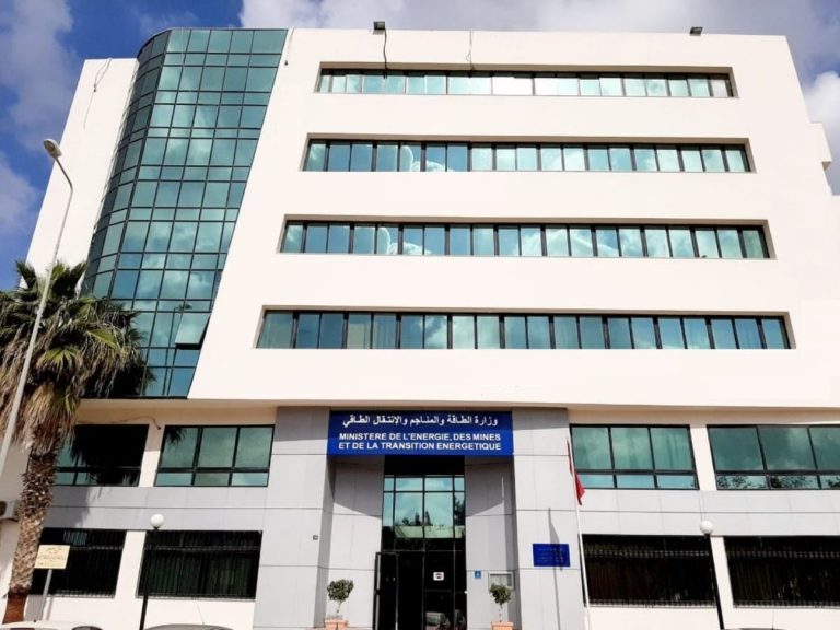 Le prix du baril de Brent vient au secours de la stratégie de M. Attar.