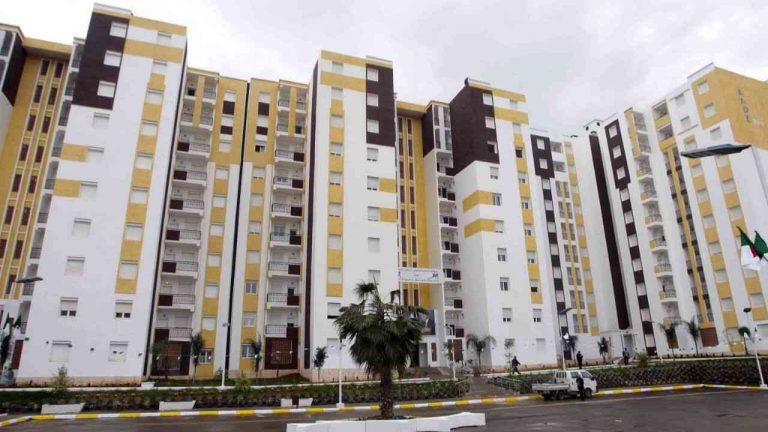 Logements AADL- 320 décisions d&rsquo;attribution remises aux éléments de la DGSN
