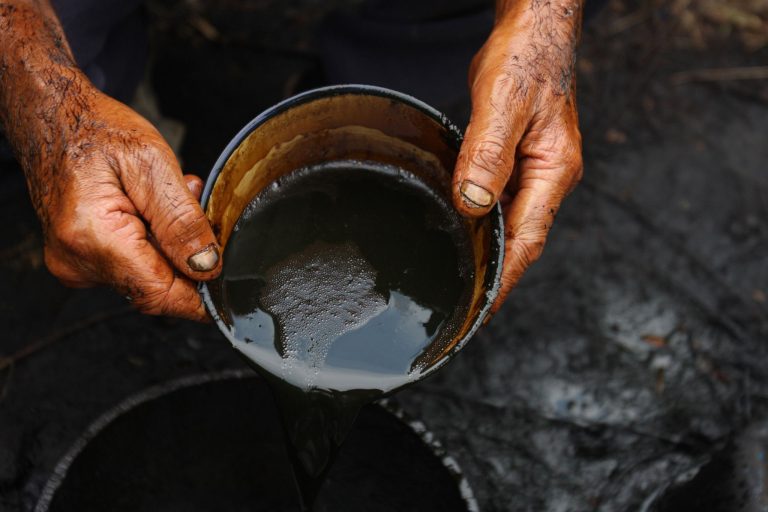 Le billet:  Le baril de pétrole frôle les 100 dollars