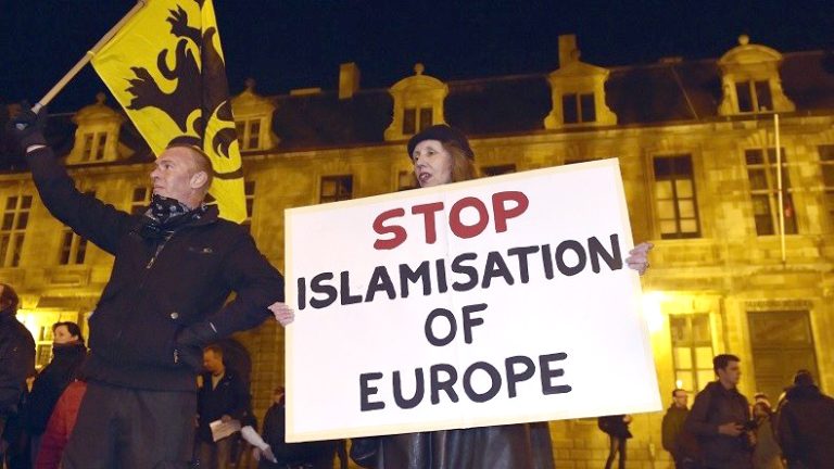 Malgré le démenti de l’UE: Les migrants africains et afghans font l’objet de xénophobie