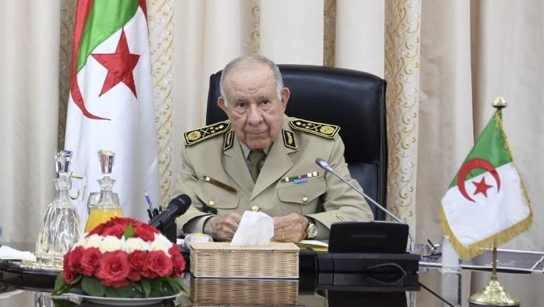 Le Général d&rsquo;Armée Chanegriha reçoit le ministre délégué à la présidence du Cameroun, chargé de la Défense