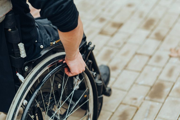Journée internationale des personnes aux besoins spécifiques:  L’encadrement des handicapés en amélioration à Mila