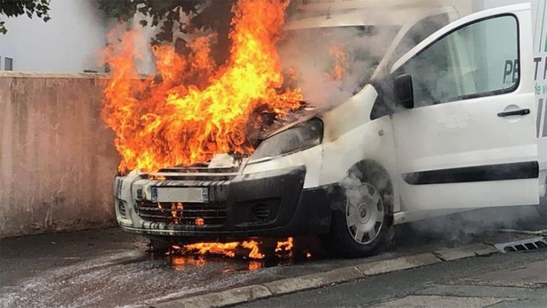 Mila-Ahmed Rachedi :Deux voitures prennent feu dans un garage et  cinq blessés à Bousselah