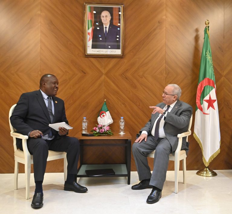 M. Lamamra reçoit le Président du Parlement panafricain