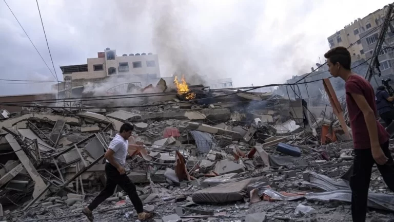 Ghaza bombardée et coupée du monde sur fond de catastrophe humanitaire inédite