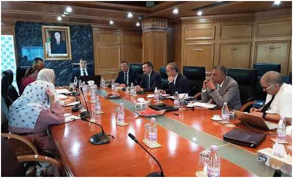 Arkab préside une réunion avec les membres de la Commission nationale de prévention et de lutte contre le cancer