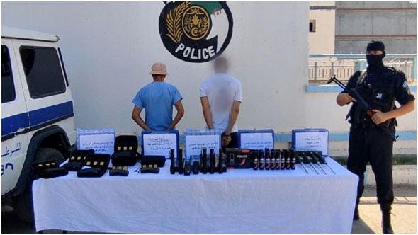 El Tarf/Sûreté de wilaya: Arrestation d’une bande spécialisée dans la vente d’armes blanches dont des pistolets à charge électrique