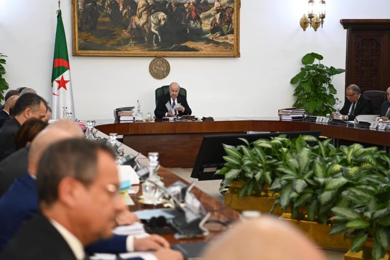Conseil des ministres: Le président de la République ordonne l&rsquo;augmentation de l&rsquo;allocation touristique, de l&rsquo;allocation du hadj et de la bourse des étudiants