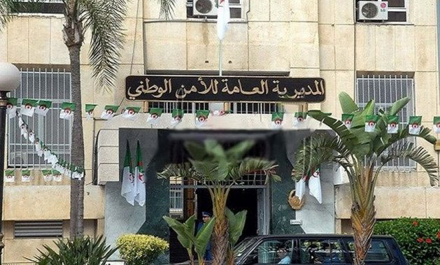 Lutte contre la criminalité: Plus de 5000 affaires traitées en septembre dernier à Alger – Les différents services opérationnels de la sûreté de la wilaya d&rsquo;Alger, ont traité, en septembre dernier, plus de 5000 affaires d&rsquo;atteinte aux personnes et aux biens, de drogues et de port d&rsquo;arme blanches prohibées, ainsi que des affaires de cybercriminalité, indique samedi un communiqué de la Sûreté de la wilaya d&rsquo;Alger. « Plus de 10kg de cannabis, plus d&rsquo;un 1kg de cocaïne et une quantité d&rsquo;héroïne ont été saisis durant la même période, outre 33634 de comprimés psychotropes de différents types et de quatre (4) bouteilles de boissons alcoolisées », précise la même source. Ces opérations s&rsquo;inscrivent dans le cadre de « la lutte contre la criminalité sous toutes ses formes », ajoute la même source. Les services de la sûreté nationale rappellent, le numéro vert 1548, le numéro de secours 17, et l’application Allo Chorta, mis à la disposition du citoyen pour tout signalement.