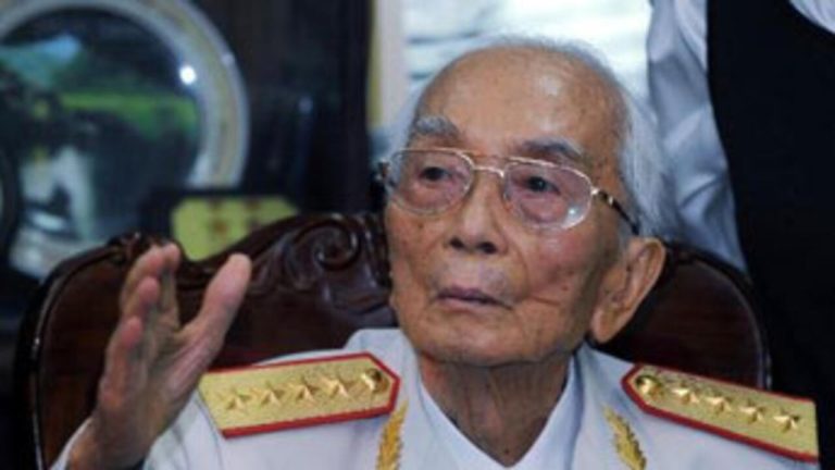 La France coloniale ou l’élève indiscipliné de l’Histoire:L’alerte de Giap, l’orgueil de Paris, la fermeté d’Alger