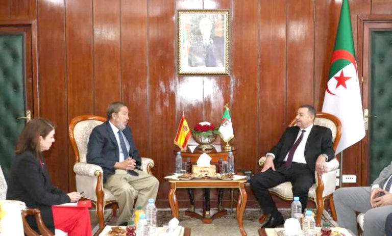 Rencontre entre Saïd Saïoud et le président de l’AIIB autour des transports et des infrastructures
