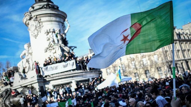 Scandale à Paris:La diaspora kabyle dénonce un sommet financé par le Maroc en lien avec Israel et les fils de harkis visant l&rsquo;unité de l&rsquo;Algérie,