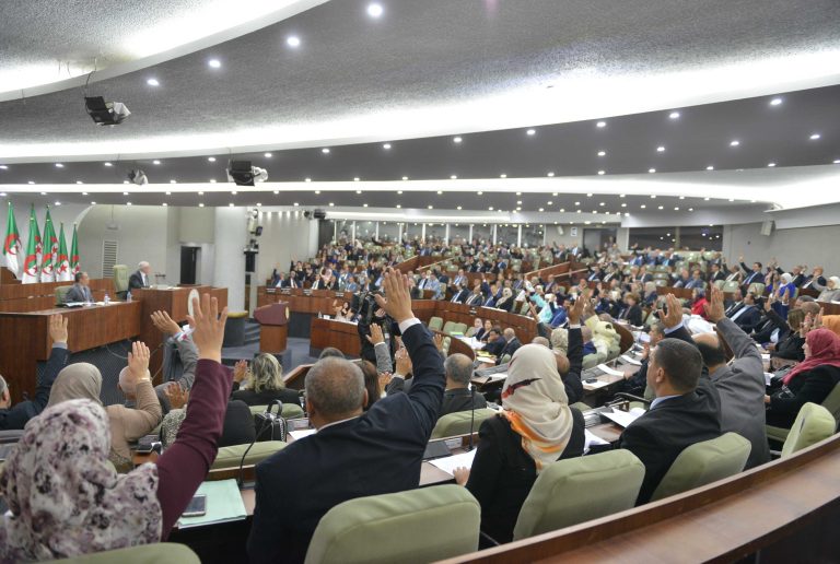 Algérie:Dix retouches constitutionnelles “techniques” qui disent déjà beaucoup sur le pouvoir et ses équilibres