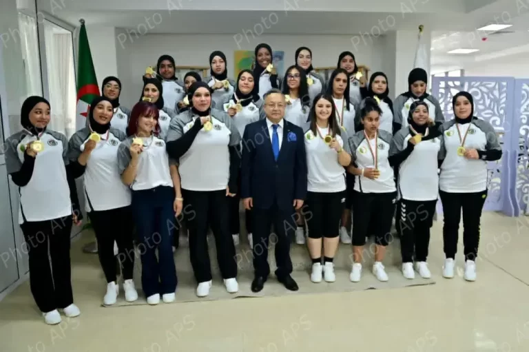 Baddari honore l’équipe féminine de handball de l’Association sportive de l’Université de Biskra