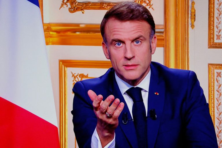 Affaire des visas accordés aux Algériens:Emmanuel Macron désavoue son ambassadeur